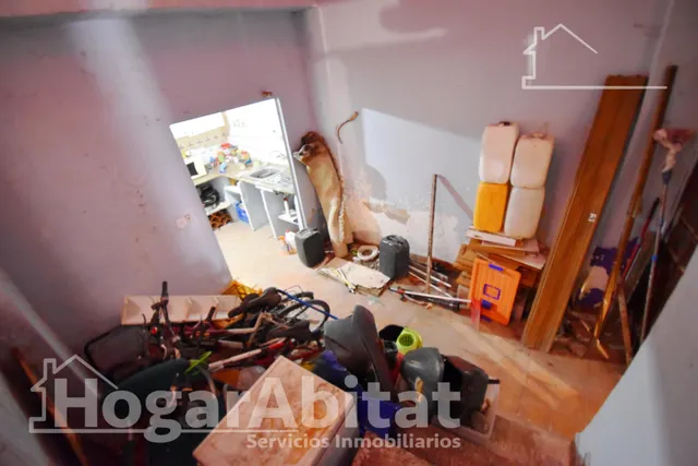 ¡ECONOMICA! AMPLIA CASA CON TERRAZA Y CON MUCHAS POSIBILIDADES — 21