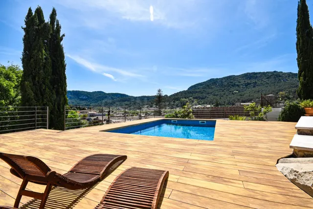 Encantadora casa de pueblo con terreno y piscina además de u