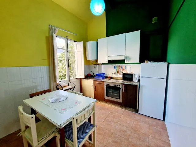 EXCLUSIVO CONJUNTO DE DOS CASAS CON JARDÍN Y GARAJE A 300 METROS DE LA PLAYA DE A RAPADOIRA – FOZ — 46