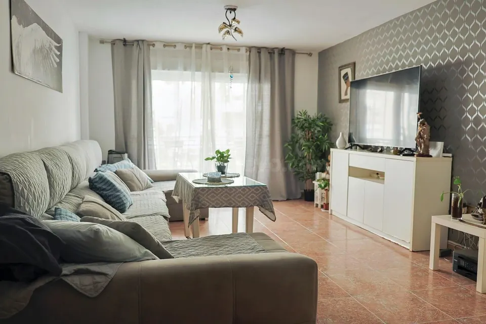 Espectacular vivienda de 4 dormitorios, dos baños y garaje, en segunda línea de playa