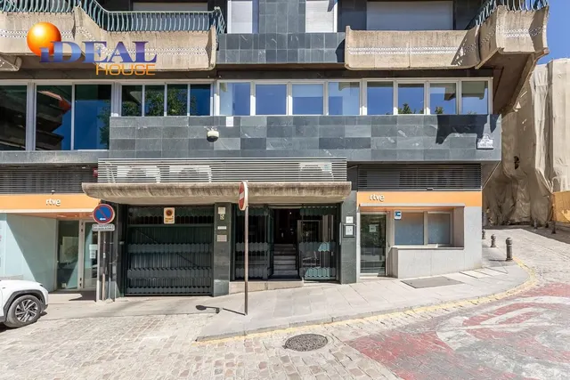 EXCLUSIVO INMUEBLE EN PLAZA DE CARRETAS, JUNTO AL EMBLEMÁTICO PASEO DEL SALÓN — 26