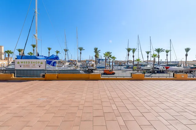 Potencial ilimitado en el corazón de Fuengirola con vistas al Puerto Deportivo — 20