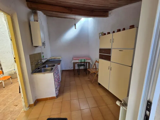 SE VENDE CASA EN CASTILFALE, 2 COCINAS,SALÓN, 6 HAB., BAÑO, PATIO, CALEFACCIÓN. — 14