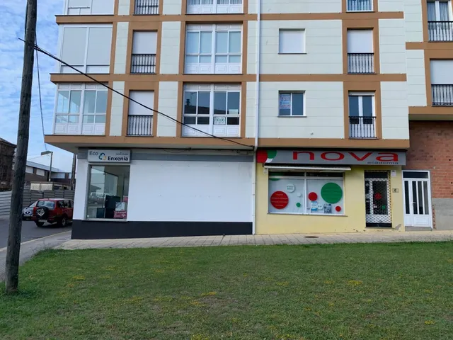 SE VENDE O ALQUILA ENTREPLANTA COMERCIAL EN RIANXO — 6
