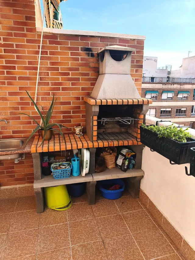 Se vende un Apartamento Ático con Terraza Acristalada, con 2 Dormitorios y 2 Baños en el Centro de Torrevieja! — 12