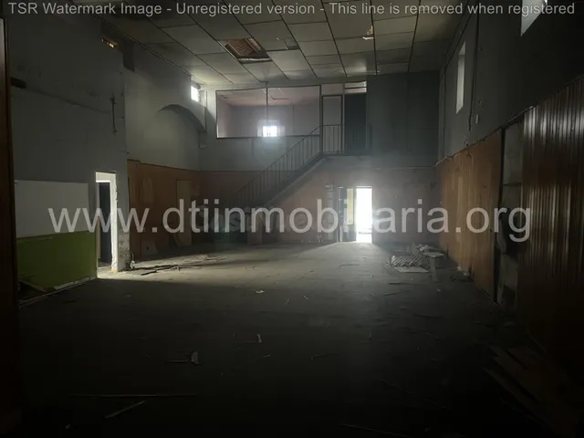 GRAN NAVE EN EL PUEBLO - foto 3