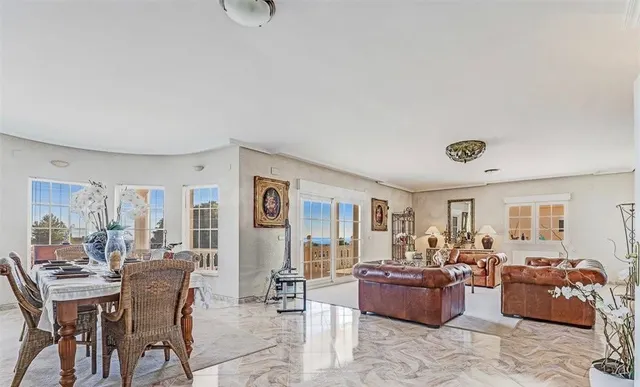 SE ALQUILA UNA VILLA EN ALTEA - foto 2