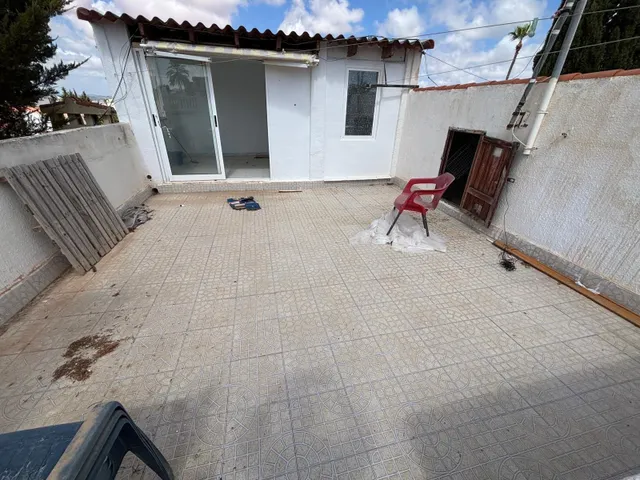 Chalet pareado para reformar, con piscina y gran parcela — 7