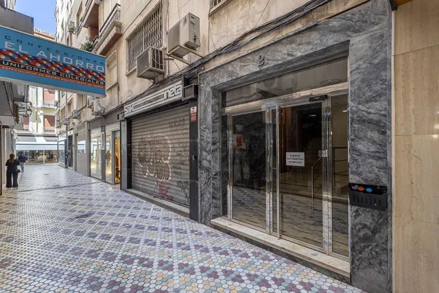 Magnífico piso con plaza de garaje junto a Catedral. — 34