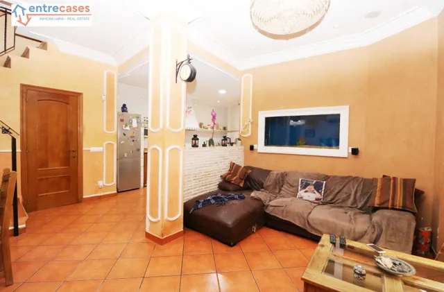 CASA INDEPENDIENTE EN EL CENTRO DE SAGUNTO — 28