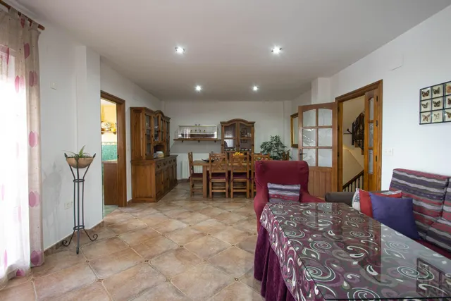 CHALET INDEPENDIENTE CON PISCINA — 32