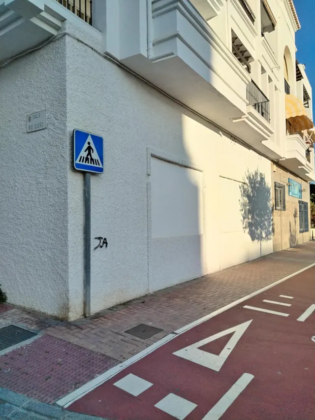 FANTASTICO LOCAL EN UNA DE LAS MEJORES ZONAS DE MOTRIL — 6