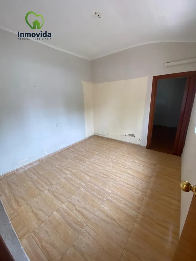 OPORTUNIDAD EN VENTA DE CASA URBANA Y VARIOS SOLARES URBANOS - foto 2