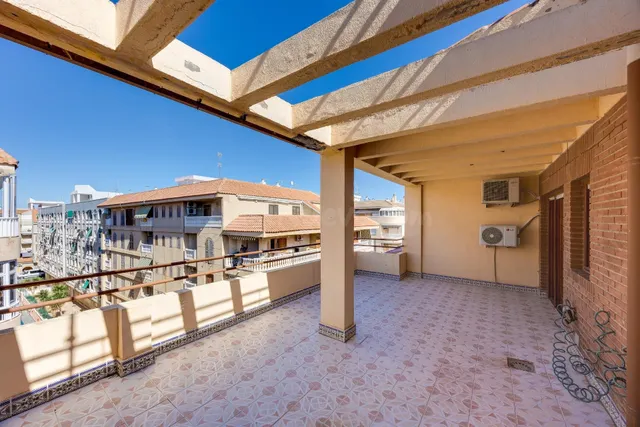 Atico de 2 dormitorios y gran terraza en Torrevieja - Acequi