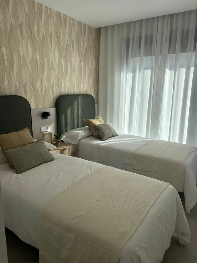 Vivienda AMUEBLADA ,,con gran terraza de 40 metros — 30