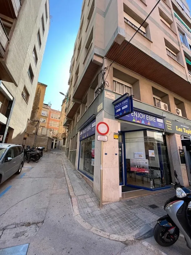 Local comercial en centro de Tortosa en alquiller — 2