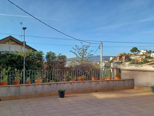 FANTÁSTICA VIVIENDA EN ZONA ALTA DE ESPLUGUES - foto 2