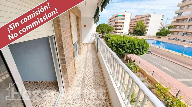 ¡Oportunidad cerca del mar! Acogedor para reformar en residencial con balcón, piscina y dos garajes — 2