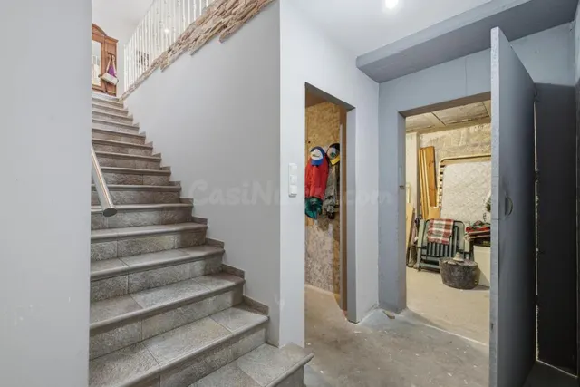 UNA JOYA EN PIEDRA GALLEGA EN EL CORAZÓN DE LAS RÍAS BAIXAS. 407 m2 construidos | Parcela: 1.626 m2 | Dormitorios: 4 | Baños: 3 — 60
