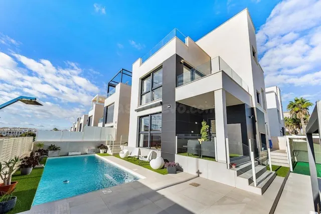 Espectacular villa independiente en esquina con piscina en O