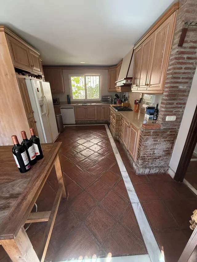 se vende 2 parcelas contiguas con casa en urbanizacion Atalaya rio Verde Marbella — 10