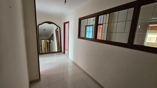 Nave comercial con alojamiento, aparcamiento y parcela en A Gándara — 21