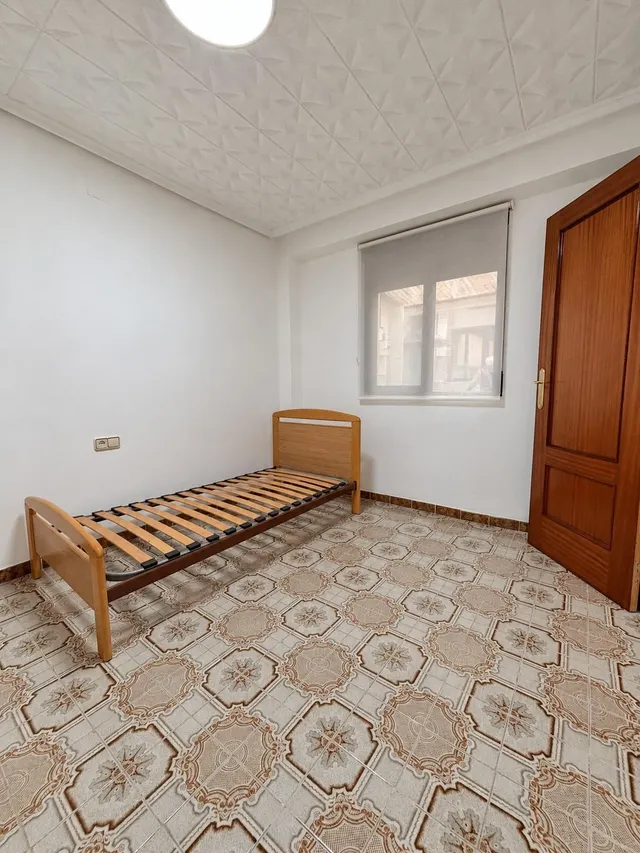 Piso de 4 habitaciones con ascensor y patio en Benicalap — 20