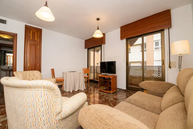 SE ALQUILA FANTÁSTICO PISO JUNTO A SAN JERÓNIMO — 6