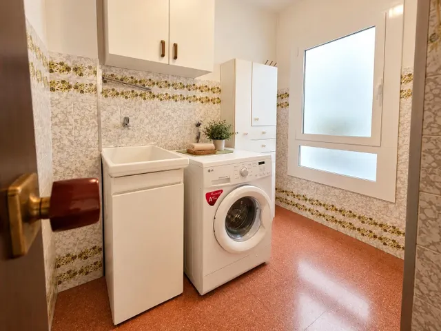 Piso de 4 habitaciones con ascensor en Manresa — 17