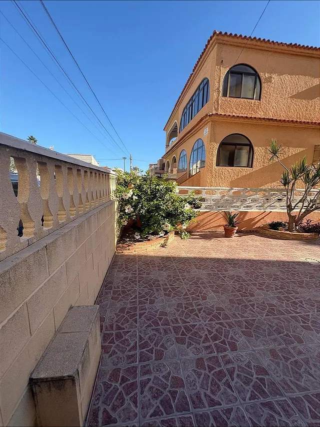 Chalet pareado con vistas al mar en Playa del Rey: un hogar junto al Mediterráneo para todo el año — 49