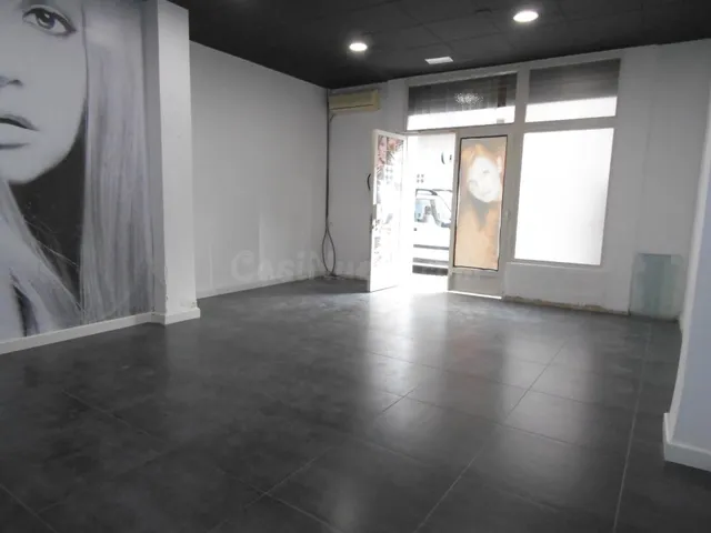Amplio Local Comercial en Castellón - Oportunidad de Inversi