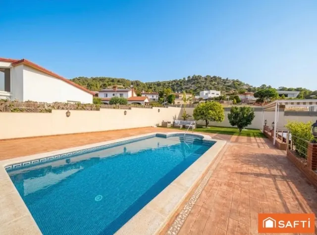 EXCLUSIVA VIVIENDA CON PISCINA Y JARDÍN A UN PASO DE SITGES. - foto 3