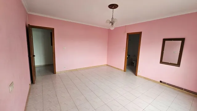 Nave comercial con alojamiento, aparcamiento y parcela en A Gándara — 13