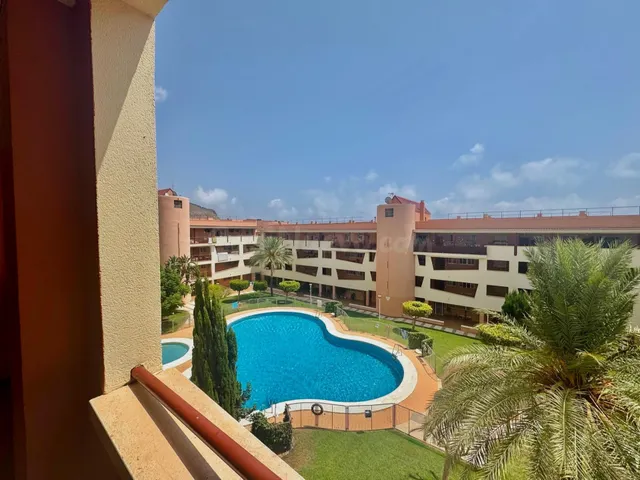 Piso reformado de 3 dormitorios con piscina en Aguadulce Norte — 5