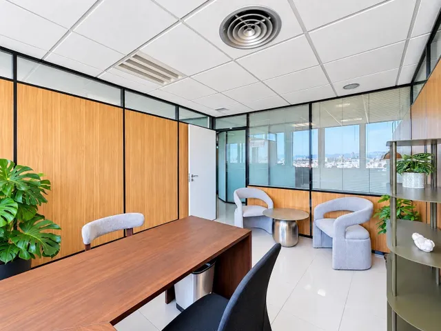 Oficina reformada en la 10.ª planta – Drassanes, Barcelona — 9