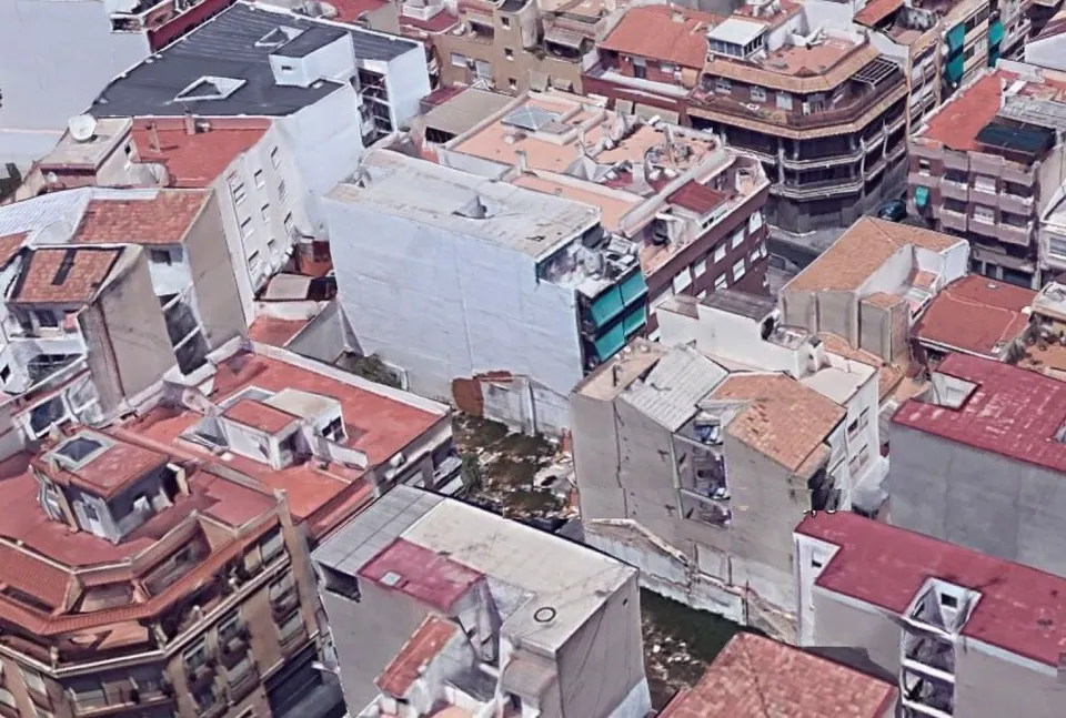 Solar urbano en el Barrio de Carolinas a 10 minutos del centro de Alicante
