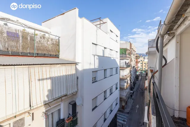 Ático reformado con ascensor, terraza y chimenea, listo para entrar a vivir — 10