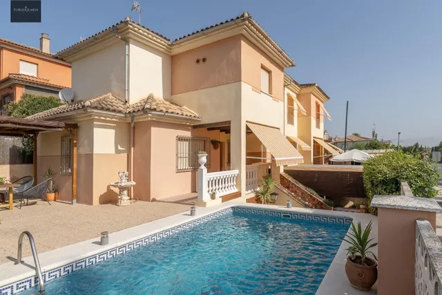 EXCLUSIVA VIVIENDA CON PISCINA PRIVADA EN URBANIZACIÓN "EL TORREÓN" EN ALBOLOTE. — 46