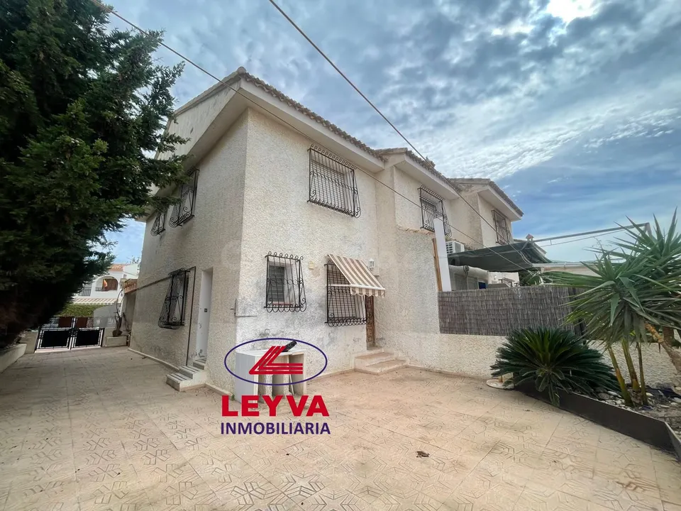 AMPLIO DUPLEX EN PLAYA GRANDE