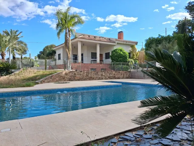 CHALET DE LUJO EN PEÑA LAS AGUILAS