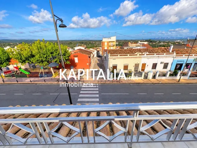 ESTUPENDA CASA ADOSADA CON GARAJE PRIVADO A LA VENTA EN ENGU