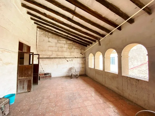 Casa grande al lado de la iglesia en Porreres