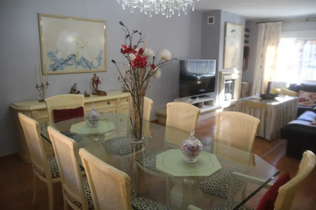 se vende casa adosada en el centro a tan solo 150 metros de la playa — 7