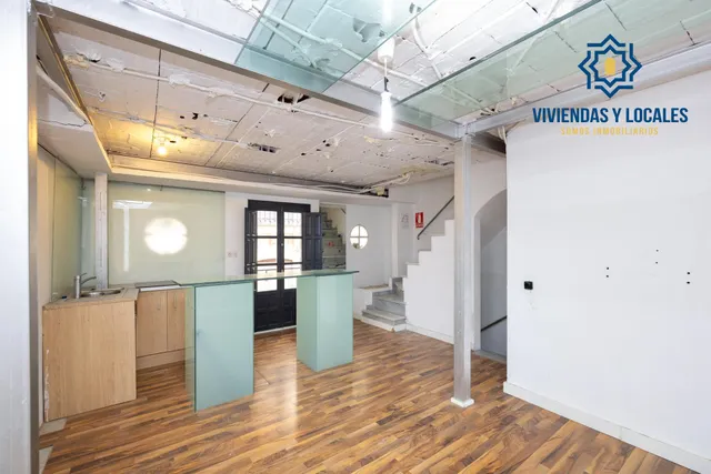 ATENCIÓN INVERSORES. Edificio comercial en pleno centro de Granada, entre Puentezuelas y Alhóndiga — 24