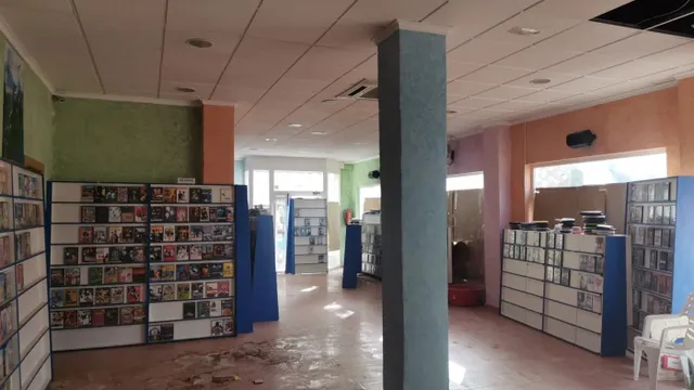 ¡¡ OPORTUNIDAD !! Local comercial en Desamparados (Orihuela), 400 m2. de superficie a cuatro calles. — 4