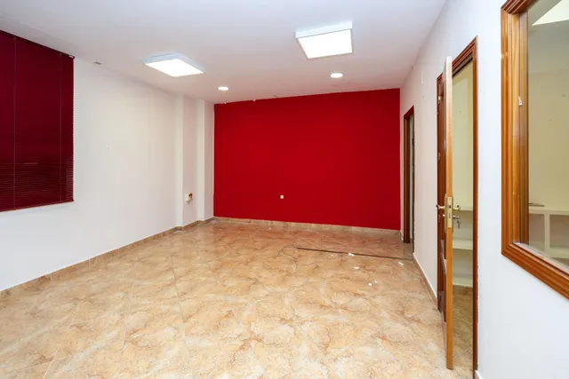 Local de 50 m2 cerca del centro de Granada con posibilidad de cambio de uso a vivienda — 14