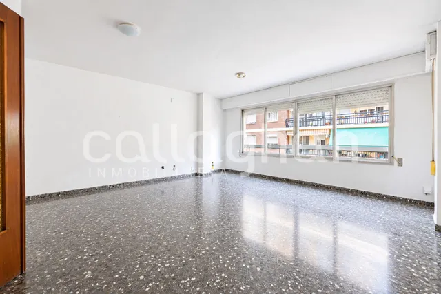 PISO CON GRAN POTENCIAL DE REFORMA EN RUZAFA – 4 habitacione - foto 3