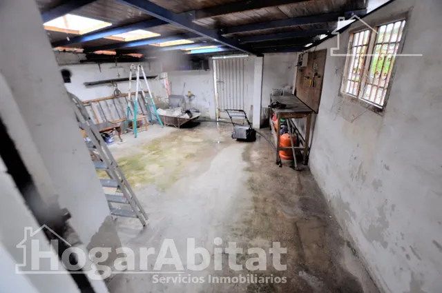 ¡Magnífico chalet! Amplio y lleno de luz, con piscina, terraza, garaje y parcela — 25