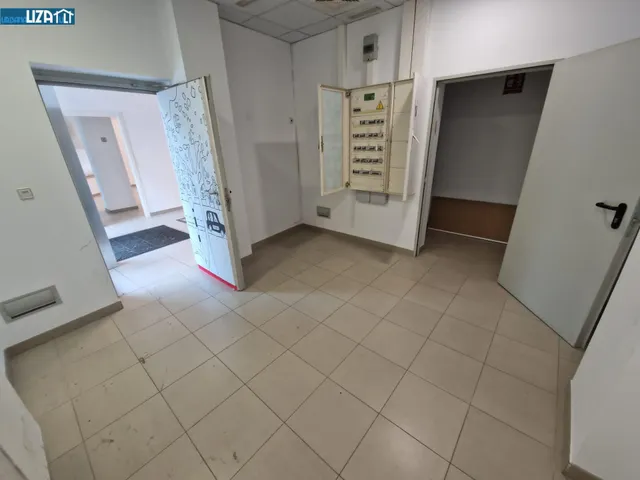 Alquiler de amplio local comercial en San Vicente — 10