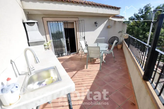 Exclusivo adosado totalmente reformado con terrazas, buhardilla, vistas despejadas y garaje doble — 31
